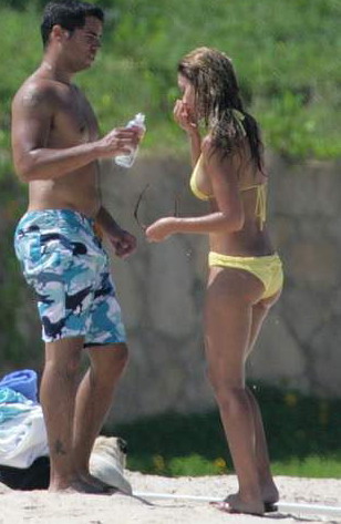 Jessica Alba sur la plage